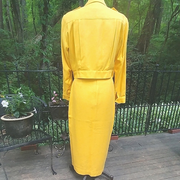 SHOULDER PADS- did Joan Crawford wear this? Not in this color - Picture 4 of 11